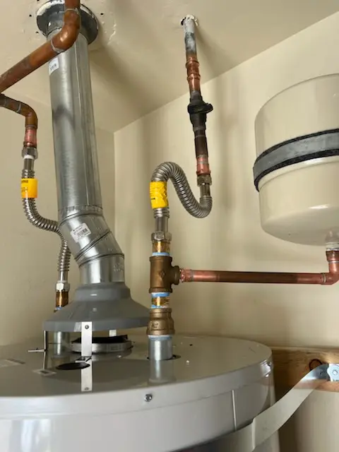 Water heater installation and plumbing repair in Highland Ridge